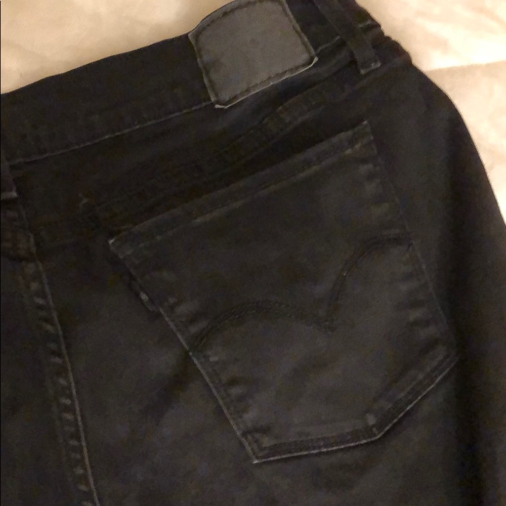 Black Levi’s skinny jeans !!!!!